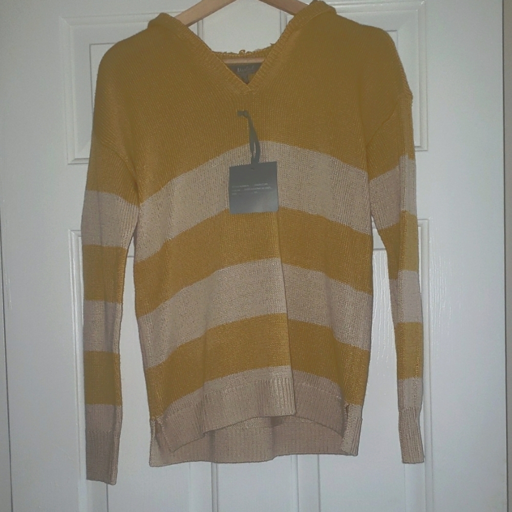 NWT Marled Mustard and Beige V-Neck Hoodie Sweater